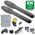 Drehtorantrieb P2000 18V 2-fl�gelig. Fl�geltorantrieb Set. / Drehtorantrieb P2000 - Torantrieb Set f�r zweifl�gelige Tore bis a. 3,0m und 200kg pro Fl�gel. Der Drehtorantrieb  P200 ist ein sehr robuster 18V Spindel - Fl�geltorantrieb. Das Hoftor ben�tigt Endans...